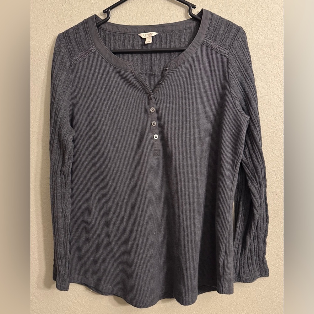 Sonoma life + style ladies large thermal Henley, top gray with crocheted sleeves